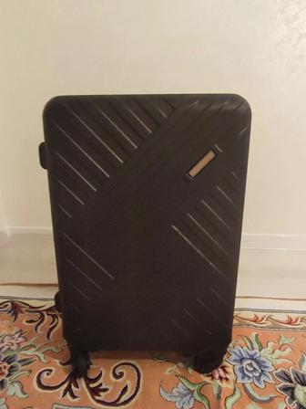 Чемодан средний М размера