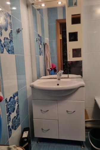 Продам тумбу с раковиной и зеркало с подсветкой