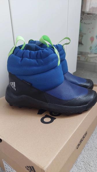 Продам зимние adidas 31 размер