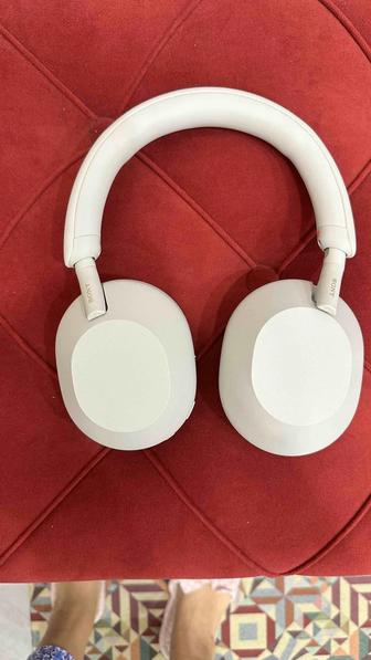 Наушники Sony WH-1000XM5 серебристый
