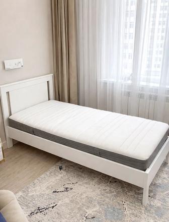 Кровать ИКЕА с матрасом