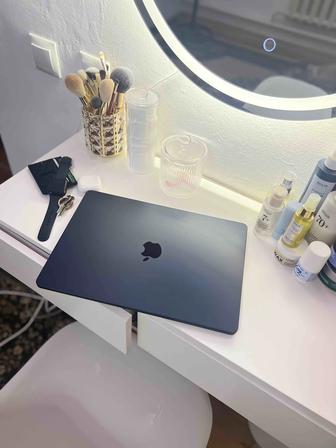 Ноутбук Apple MacBook Air  Гб / SSD 256 Гб / macOS / MQKW3