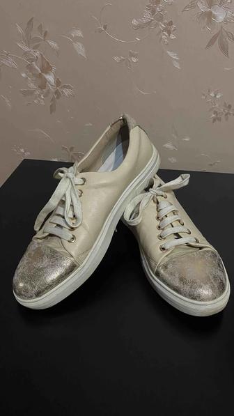 Продам кеды