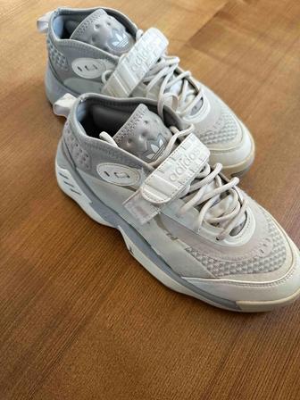 Кроссовки adidas