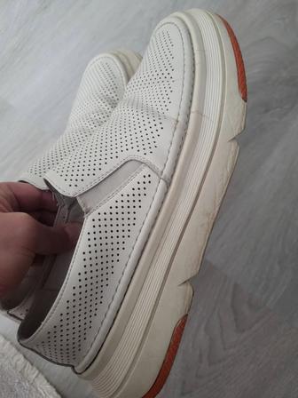 Продам женские мокасины