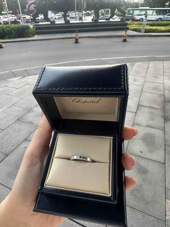 Продам брендовое кольцо Chopard, белое золото 18 каратов и бриллиант 0.01