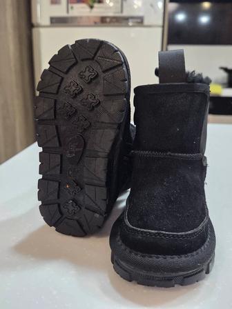 Продам детские угги