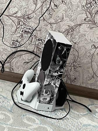 Продам консоль Xbox series S