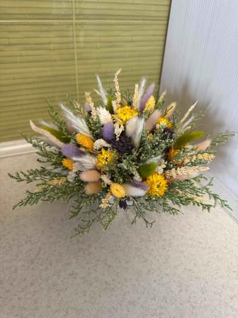 Букет из стабилизированных цветов и сухоцветов