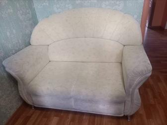 Срочно продается малый диван и кресло