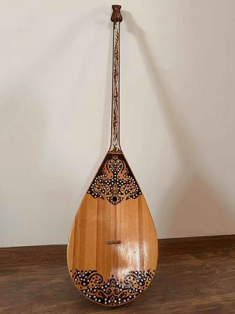 Продаю домбру в отличном состоянии