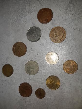 Набор старых монет разных стран