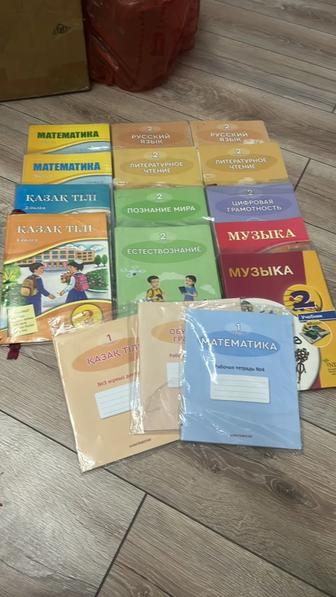 Продам книги за 2 класс б/у и тетради за 1 класс новые