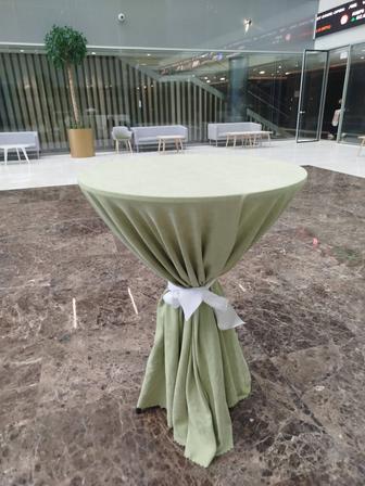 Сдам в аренду столы, стулья,посуду .Столы разных размеров до 4х м.