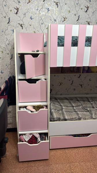 Продается трехъярусная кровать