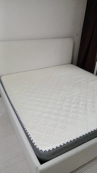 Продам двухспальную кровать