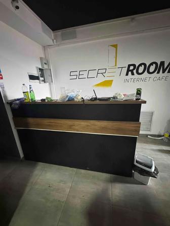 Продам мебель ,угловой Ресепшен столик и барный стол высокий