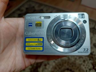 Цифровой фотоаппарат Sony