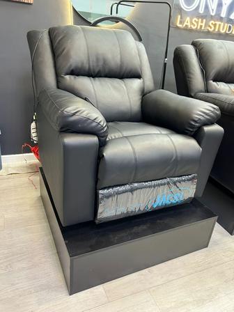 Продается реклайнер с подиумом
