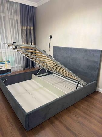 Кровать двуспальная 180/200