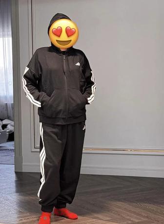 Спортивный теплый костюм