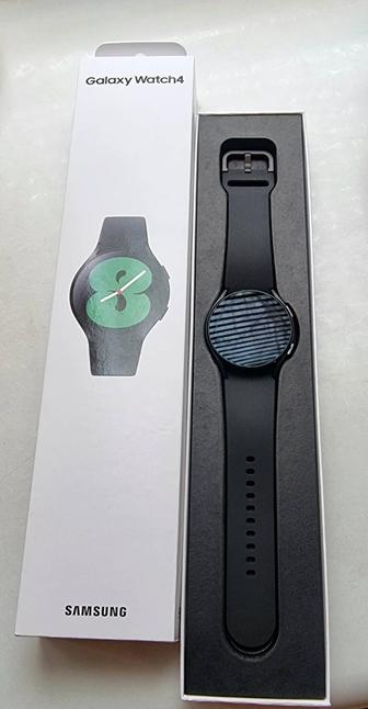 Смарт-часы Samsung Galaxy Watch 4