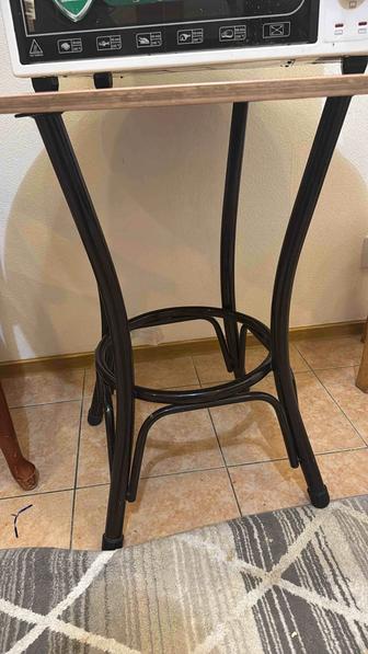 Стол кухонный