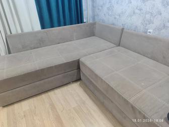 Продам диван. К нему 5 больших подушек.