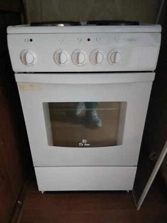 Продам электрическую плиту с духовкой внизу