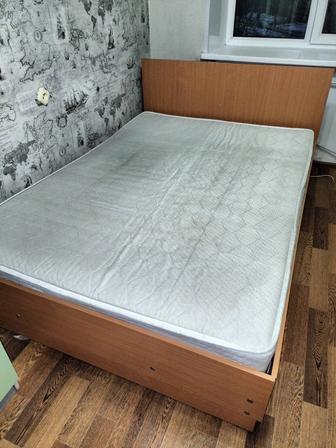 Двухспальная кровать