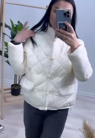 Пуховик женский, размер 42,44,цвет айвори,оторочено мехом норки,наполнитель
