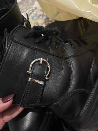 Продам зимние ботинки женские