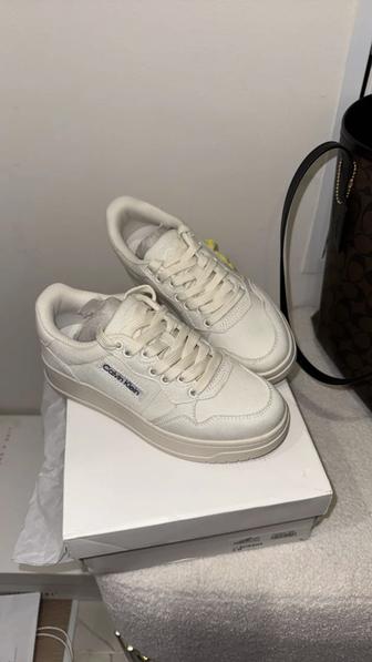 calvin klein кеды бежевые лето/осень