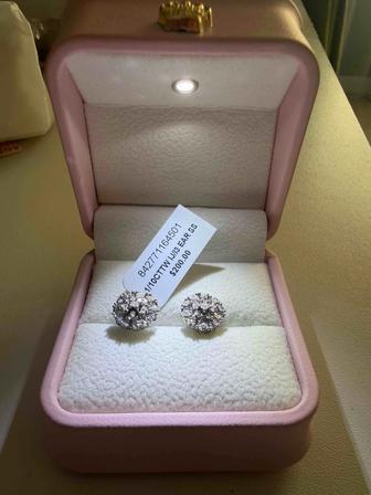 Продам новые серебряные серьги с бриллиантами