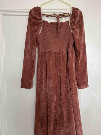 Продам новые платья