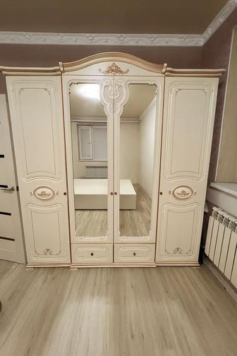 Шкаф(шифоньер)