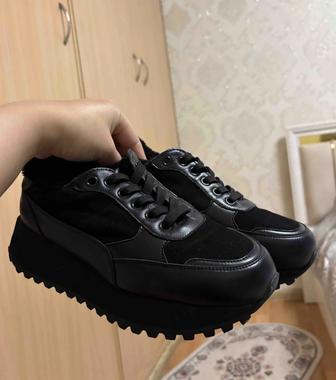 Продаю кроссовки зима