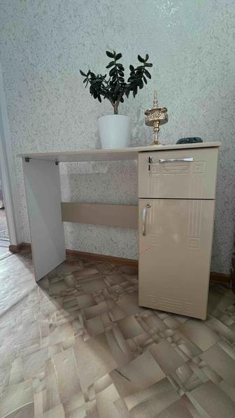 Рабочий стол (бежевый и черный)