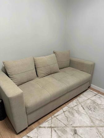 Диван бежевый