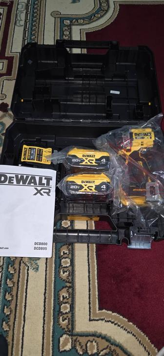 Аккумуляторная дрель-шуруповерт DeWALT DCD800 XR Brushless. Полный комплект