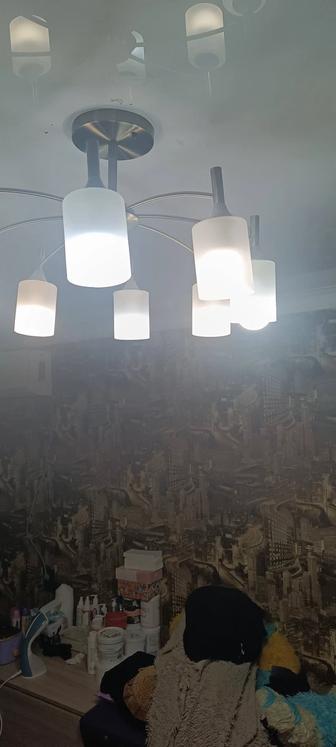 Продам люстру в отличном состоянии
