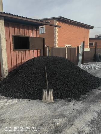 Чистим снег, кидаю уголь