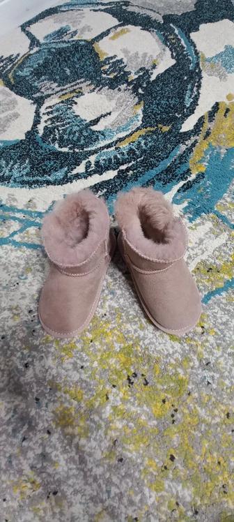 Продам детские угги фирмы UGG