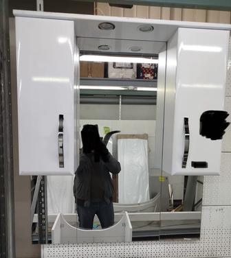 Шкаф для ванной с зеркалом и подсветкой