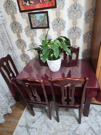 Продам стол 1шт . стульями 6шт. и стекло и скатерть.