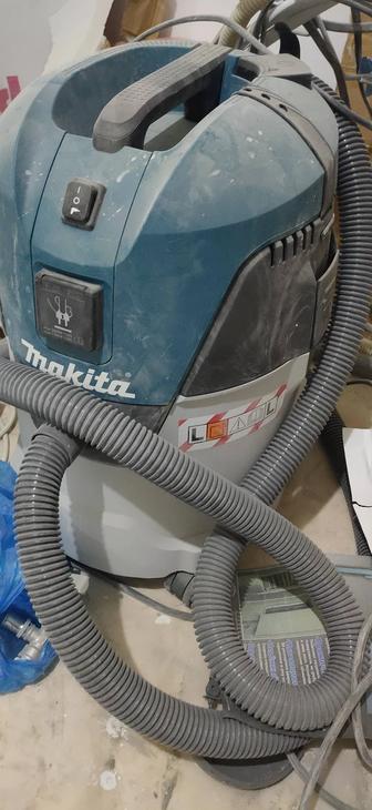 Пылесос строительный Makita