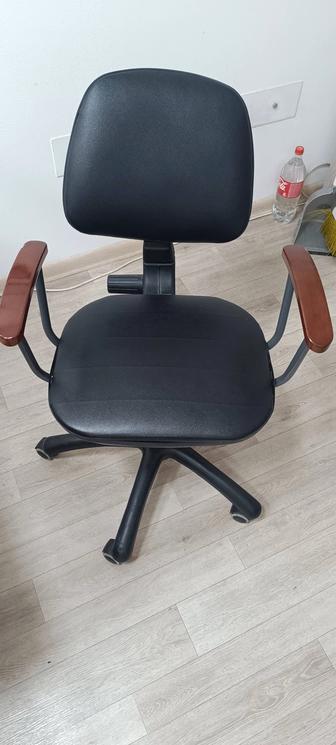 Продам стул офисный