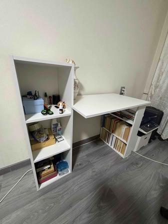 Стол с полкой