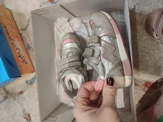 Детские кроссовки и сандали 24 размер