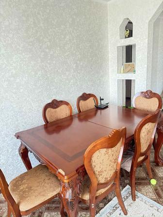 Стол и стулья